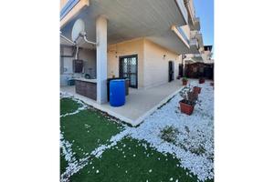 Torvaianica appartamento con giardino e cantina