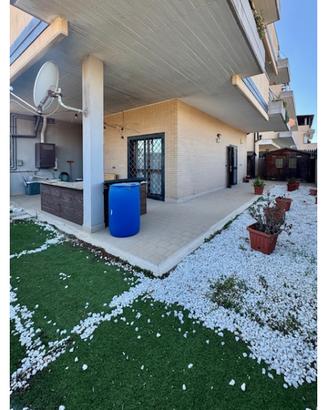 Torvaianica appartamento con giardino e cantina