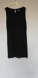 Abito smanicato in pizzo nero 