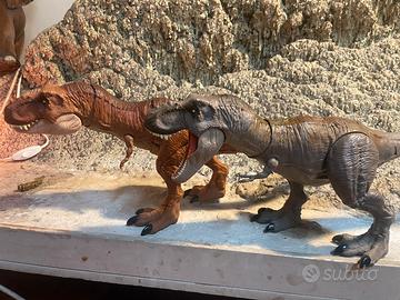 Coppia di T Rex Mattel (versione 2017 e 2018)