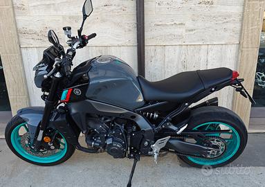 Yamaha MT-09 MTO9 CYAN