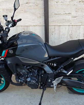 Yamaha MT-09 MTO9 CYAN