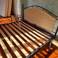 Struttura letto matrimoniale, rete e comodini
