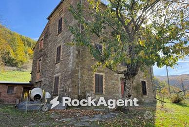 Rustico / Casale di 800 m² con più di 5 locali a B