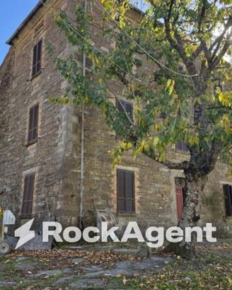 Rustico / Casale di 800 m² con più di 5 locali a B