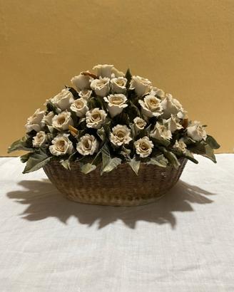 Cestino di rose di Capodimonte