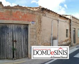 Casa campidanese con doppio portone