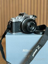 Nikon Z fc Silver + NIKKOR Z 40mm f/2 SE