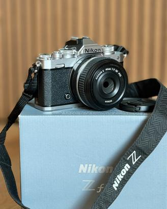 Nikon Z fc Silver + NIKKOR Z 40mm f/2 SE