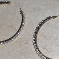 Orecchini  rotondi con perle da donna e ragazza