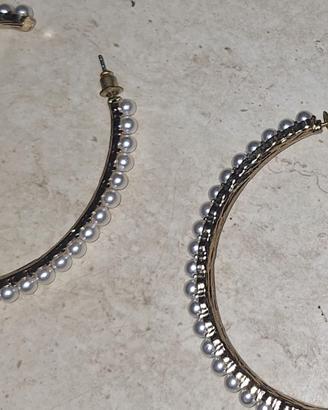 Orecchini  rotondi con perle da donna e ragazza