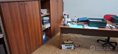 mobili ufficio e tavolo