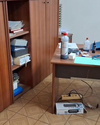 mobili ufficio e tavolo