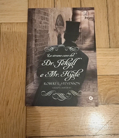Libro " Lo strano caso di Dr. Jekyll e Mr. Hyde "