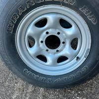 Cerchio e gomma fuoristrada