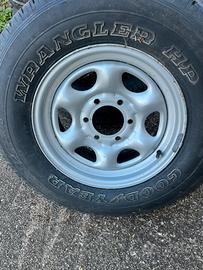 Cerchio e gomma fuoristrada