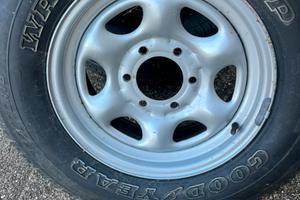 Cerchio e gomma fuoristrada