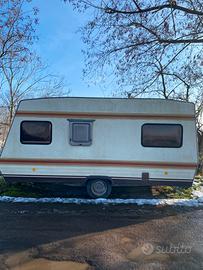 Roulotte Burstner anni '90 da restaurare