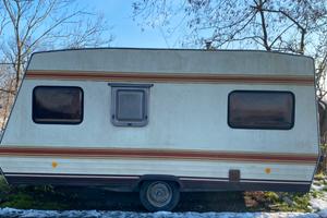Roulotte Burstner anni '90 da restaurare