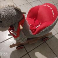 cavalluccio dondolo con ruote