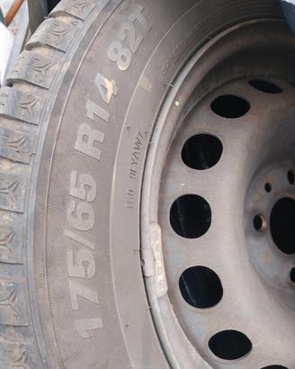 4 Pneumatici gomme invernali 175/65/14 fiat panda