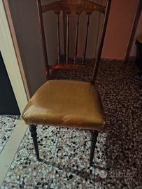 2 Sedie con seduta rivestita in plastica 