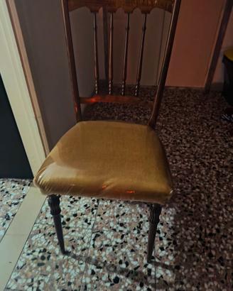 2 Sedie con seduta rivestita in plastica 