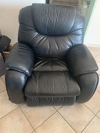 POLTRONA IN PELLE NERA CON RELAX MANUALE