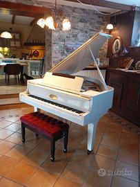 Pianoforte a coda laccato bianco lucido