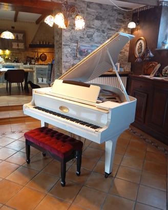 Pianoforte a coda laccato bianco lucido