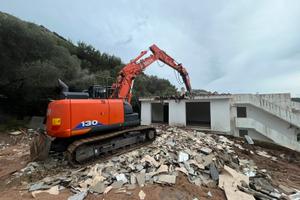 Escavatore hitachi 130-6