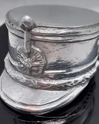 kepi militare in metallo  fermacarte cm.10x10