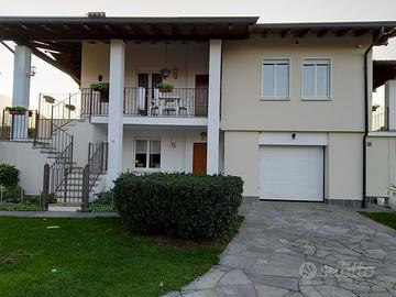 Villetta singola vista lago