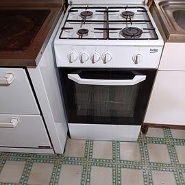 Piano cottura con forno Beko 