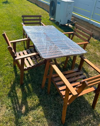 Set da Giardino in Legno: Tavolo + 4 Poltroncine