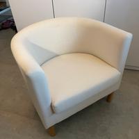 Poltroncina imbottita in tessuto