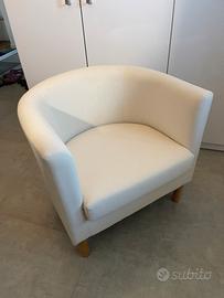 Poltroncina imbottita in tessuto