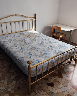 Struttura letto matrimoniale e rete