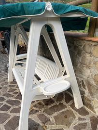 Dondolo con coprisole regolabile