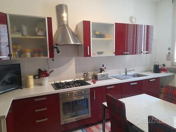 CUCINA BORDEAUX LUCIDO CON ELETTRODOMESTICI E TAVO