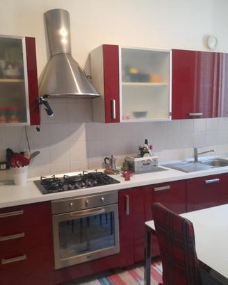CUCINA BORDEAUX LUCIDO CON ELETTRODOMESTICI E TAVO