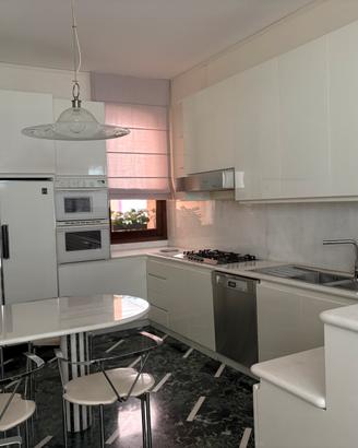 Cucina completa di elettrodomestici