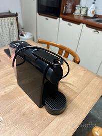 Nespresso essenza mini delonghi nera