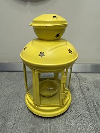 Lanterna gialla con piccolo difetto