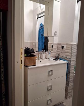 Mobile bagno con specchiera
