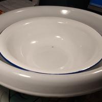 Catini n° 2 smaltati bianco con bordino nero e blu