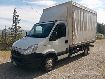 Furgone Iveco con centina 