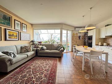 VILLA A SCHIERA A UDINE