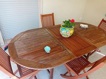 Tavolo in legno massello per esterno con sedie