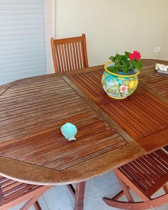 Tavolo in legno massello per esterno con sedie